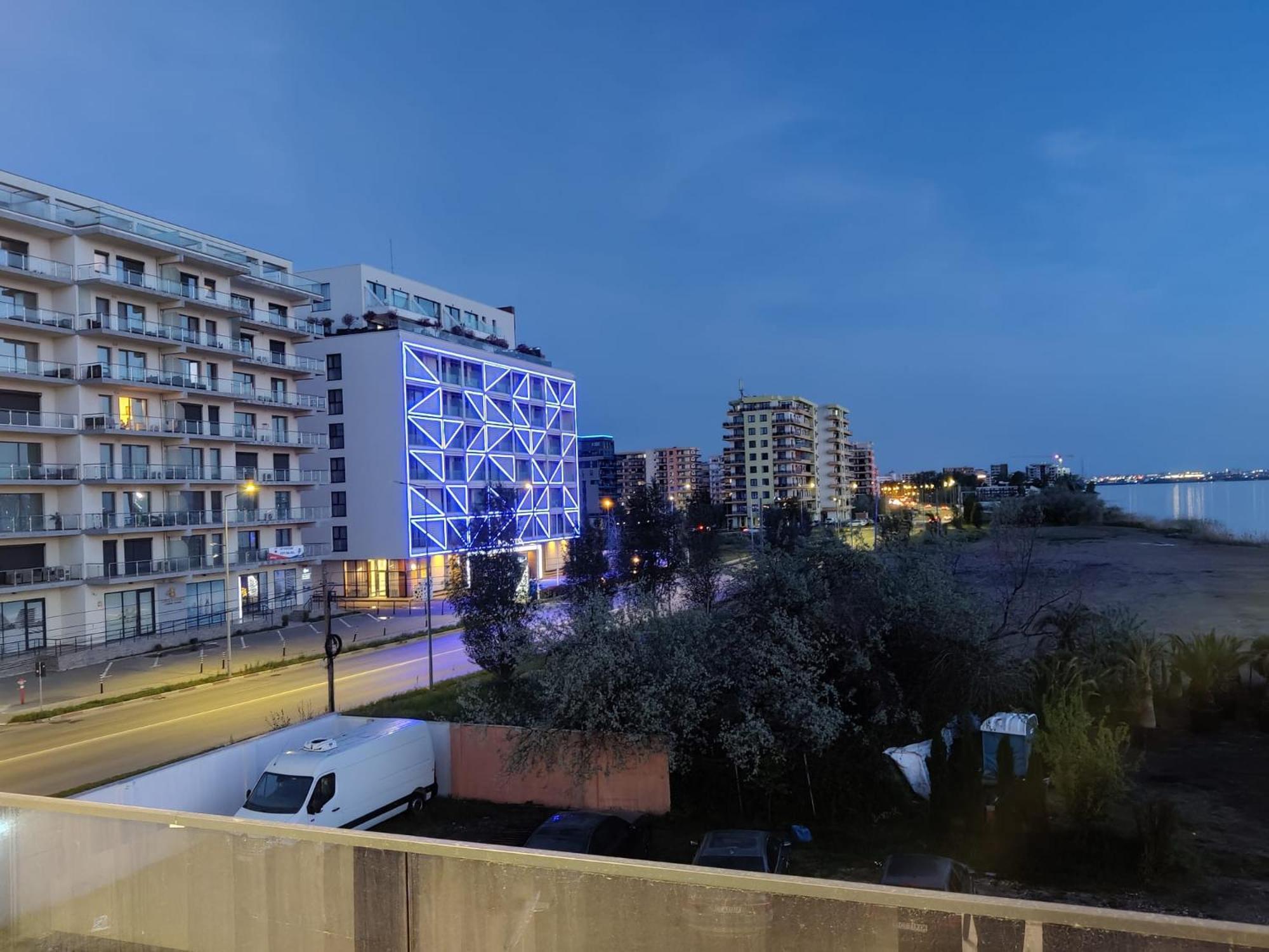Koya Tower By The Lake Apartments Мамая Екстериор снимка
